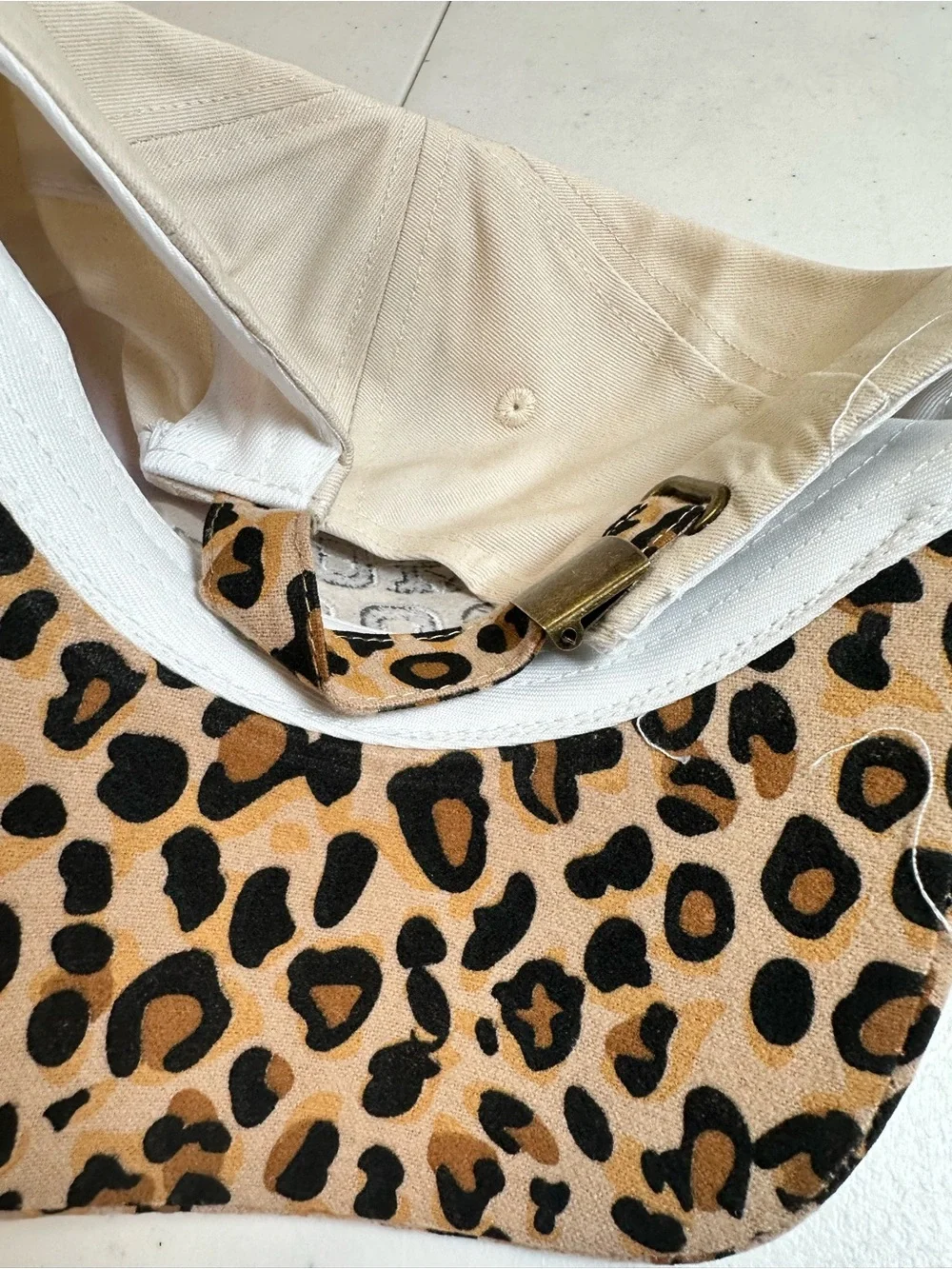NWT Women’s Trucker Hat Cream & Animal Print Embroidered Hot Dogs Baseball Cap